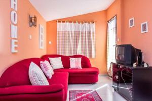TV a/nebo společenská místnost v ubytování Apartments Bardak