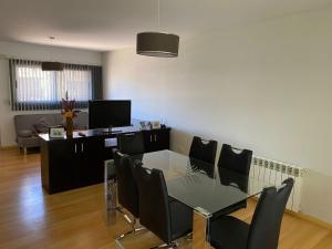 TV a/nebo společenská místnost v ubytování Espacioso departamento 2 dormitorios ubicado en inmejorable zona de la plata