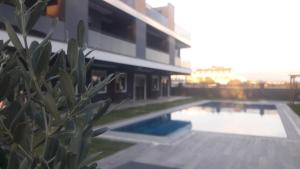Bazén v ubytování Mali Garden Residence nebo v jeho okolí