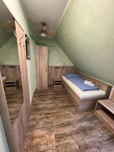 Ein Bett oder Betten in einem Zimmer der Unterkunft Hotel MyLord