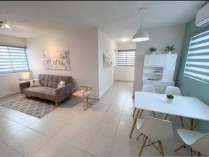 a living room with a couch and a table and chairs at Departamento Exclusivo, High Apartment with Great Location 4-B in Matamoros