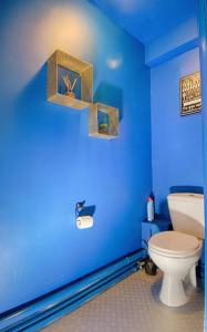 Kúpeľňa v ubytovaní Sweet Nina Jazz Appartement pour 5 voyageurs, situé à la Place de la République, avec parking et lit queen size + 21 fotografií