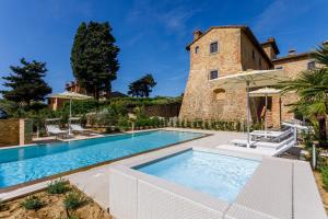 The swimming pool at or close to Villa Pianora