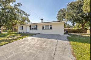 a large white house with a driveway at Clearwater Charm in Clearwater