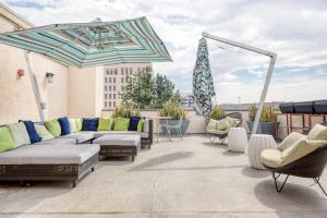 Posezení v ubytování Pasadena 1br w gym pool nr Colorado Ave LAX-857