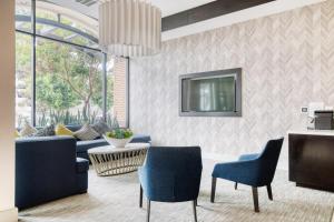 Posezení v ubytování Pasadena 1br w gym pool nr Colorado Ave LAX-857