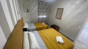 En eller flere senge i et værelse på Benal Beach 42 + 44 billeder