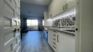 Køkken eller tekøkken på Benal Beach 42