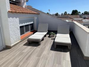 Balkon lub taras w obiekcie Riumar Nature 38 , piscina , aire acondicionado , barbacoa y pàrquing Privado