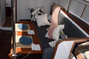 Posezení v ubytování Velero en Puerto de Valencia - E&M Boats