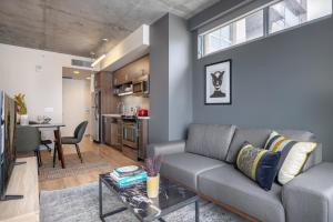 Köök või kööginurk majutusasutuses Lower Nob Hill 1BR w WD Roofdeck CVS on site SFO-148