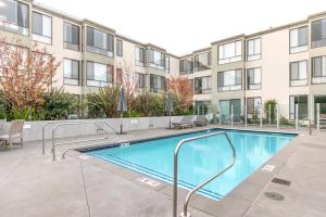 a swimming pool in the courtyard of a building at N Beach 1BR w Pool Fitness Center nr Muni SFO-233 in San Francisco