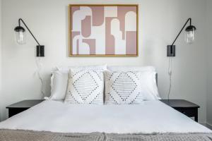 a bedroom with a white bed with two lamps at SoMa 1BR w WD Rooftop nr BART Muni SFO-461 in San Francisco