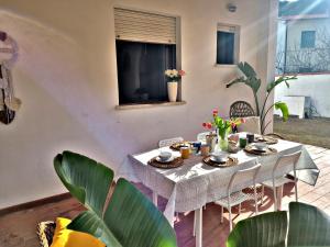 Fotografie z fotogalerie ubytování Casa Gladioli con Ampio Giardino v destinaci Tirrenia