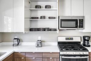Imagen de la galería de Campbell 1BR w WD Pool Gym nr WF TJ SFO-613, en Campbell