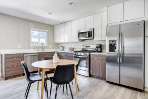 Imagen de la galería de Campbell 1BR w WD Pool Gym nr WF TJ SFO-613, en Campbell
