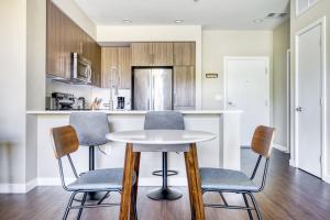 Gallery image of Mountain View 1BR w Pool Gym nr Target TJ SFO-591 in Mountain View
