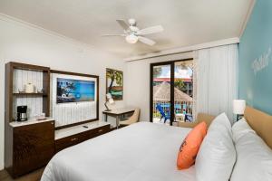 Voodi või voodid majutusasutuse Margaritaville Beach Resort Playa Flamingo toas