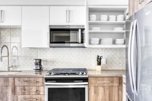 Φωτογραφία από το άλμπουμ του Milpitas 2BR w Pool Gym Lounge nr BART SFO-822 σε Milpitas +34 φωτογραφίες