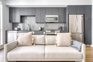 Η κουζίνα ή μικρή κουζίνα στο Oakland Studio w Gym Coworking WD nr BART SFO-923