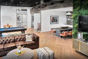 Χώρος καθιστικού στο Oakland Studio w Gym Coworking WD nr BART SFO-923