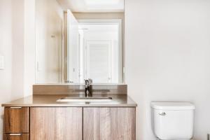 Santana Row Studio w Pool Gym 10 min to Google SFO-815的一间浴室