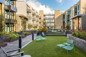 a courtyard of a building with chairs and grass at Berkeley 1BR w Gym WD Roof nr Highways SFO-1059 in Berkeley