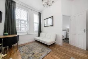 Flat in south west London 1 min to the station