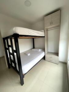 a small bedroom with a bunk bed in a room at APARTA HOTEL Y TERRAZA SAMANES in Florida