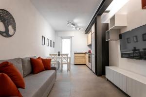 a living room with a couch and a table at Verona Urban Apartment in Verona