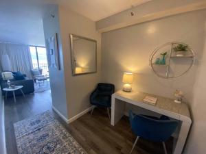 Nalu Malu 1 Bedroom @Waikiki Banyan 1 Free Parking TV 또는 엔터테인먼트 센터