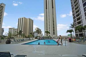 Nalu Malu 1 Bedroom @Waikiki Banyan 1 Free Parking游泳池或附近泳池