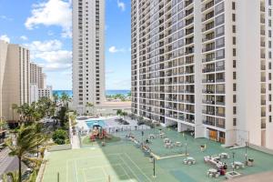 an aerial view of a tennis court in a city at Hoʻomaha 1 bedroom Suite + 1 Free Parking in Honolulu