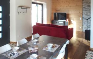 Zdjęcie z galerii obiektu Lovely Home In Saint-Pierre-Dalbigny w mieście Juvigny