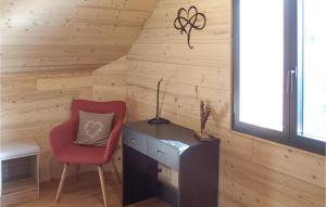 Zdjęcie z galerii obiektu Lovely Home In Saint-Pierre-Dalbigny w mieście Juvigny