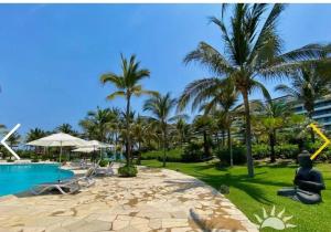 a view of a resort with palm trees and a pool at Hermoso departamento Acapulco in Acapulco