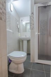 a bathroom with a toilet and a sink and a shower at Casa da T´Idalete in Ourique