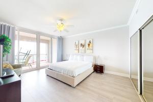 Ένα ή περισσότερα κρεβάτια σε δωμάτιο στο Navarre Beach Regency 805 +21 φωτογραφίες