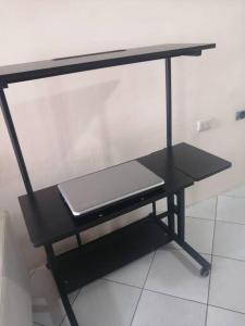 a black desk with a laptop on top of it at Apartamento Daly 3 in Guápiles