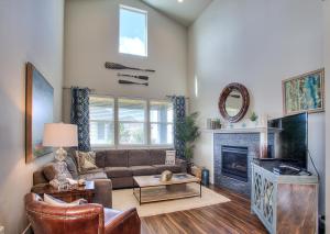 a living room with a couch and a fireplace at Just Beachy in Ocean Shores
