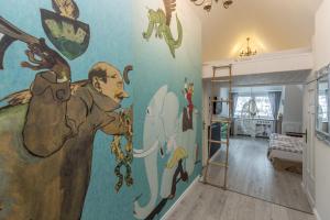 a room with a mural on the wall at Willa Carlton in Zakopane