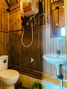 a bathroom with a toilet and a sink at Saung Arjuna Syandana Resort in Ciwidey