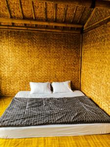 Postel nebo postele na pokoji v ubytování Saung Arjuna Syandana Resort