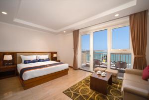 Postelja oz. postelje v sobi nastanitve BlueSun Danang Beach Hotel