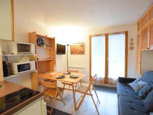 Kuchyňa alebo kuchynka v ubytovaní Studio cosy à Bernex, proche pistes et sentiers - FR-1-498-90