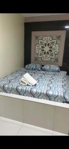 Rúm í herbergi á Curasita Colour Appartments & Resort - adres kaya Sucre nst 282