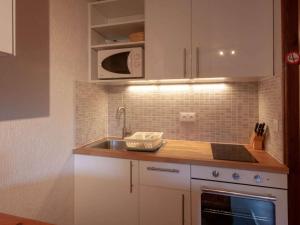 Kuchnia lub aneks kuchenny w obiekcie Bel appartement à Morzine, 2 chambres, proche centre, 6 pers, balcon, parking - FR-1-524-116