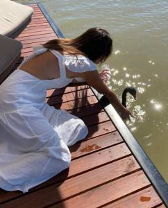 White SandsArk-imedes - Unique float home on the Murray River的相册照片