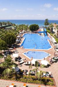 Bazén v ubytování Concordia Celes Beach Hotel nebo v jeho okolí