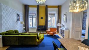 Posedenie v ubytovaní FreeParking - Great Synagogue Apartment, 2 bedroom, 5 people ,WiFi, AC